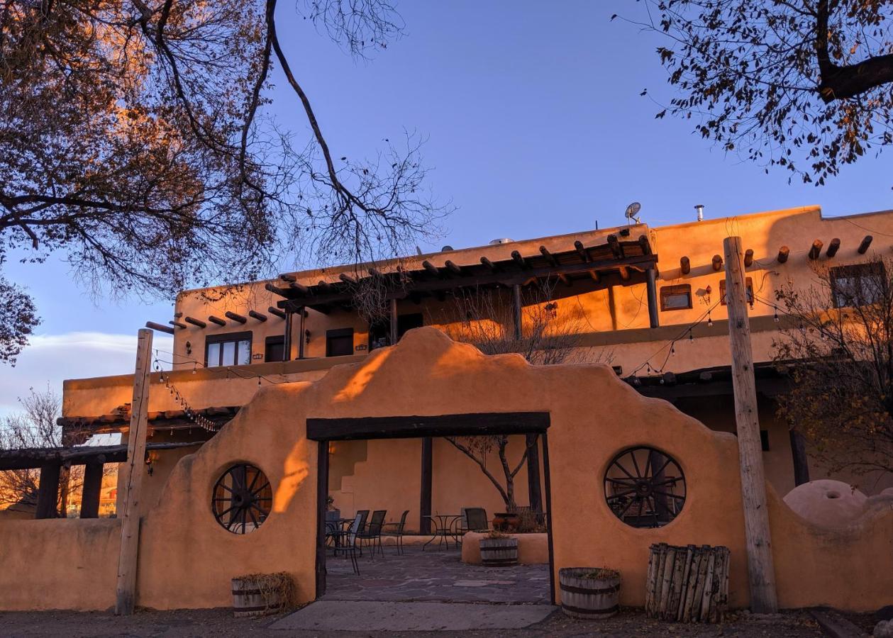 Sagebrush Inn & Suites Taos Exteriör bild