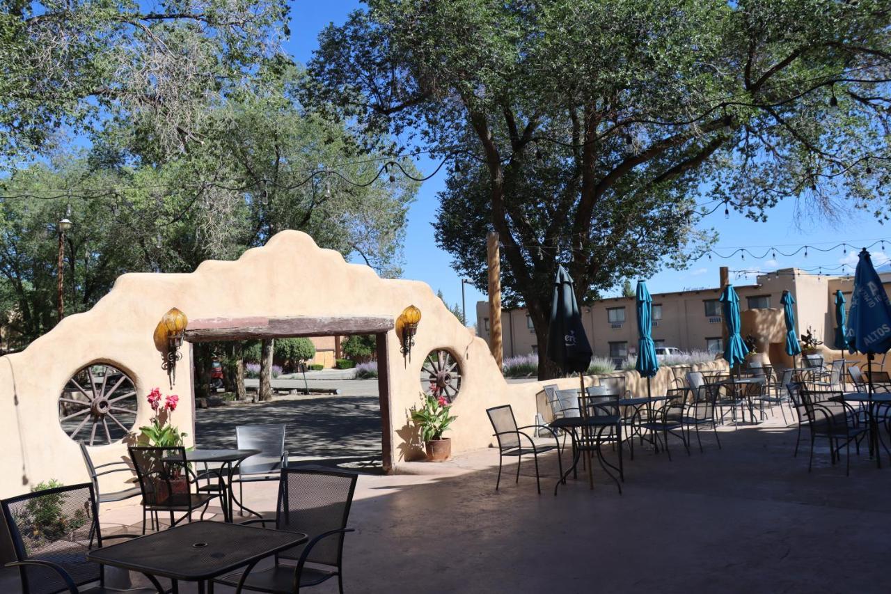 Sagebrush Inn & Suites Taos Exteriör bild