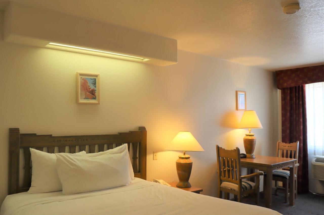 Sagebrush Inn & Suites Taos Exteriör bild
